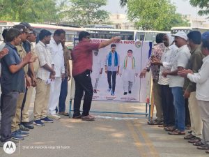 ఆర్టీసీ విలీన నిర్ణయంపై హర్షాతిరేకాలు: రేవంత్, భట్టి, పొన్నం చిత్రపటాలకు పాలాభిషేకం