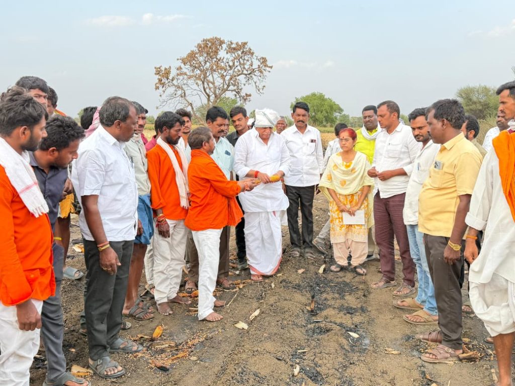 పంట దగ్ధమైన రైతులకు అండగా ఉంటాం: ఎమ్మెల్యే పవార్ రామారావు పటేల్