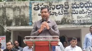 విద్యార్థులు సోషల్ మీడియా, సామాజిక మాధ్యమాలకు దూరంగా ఉండాలి